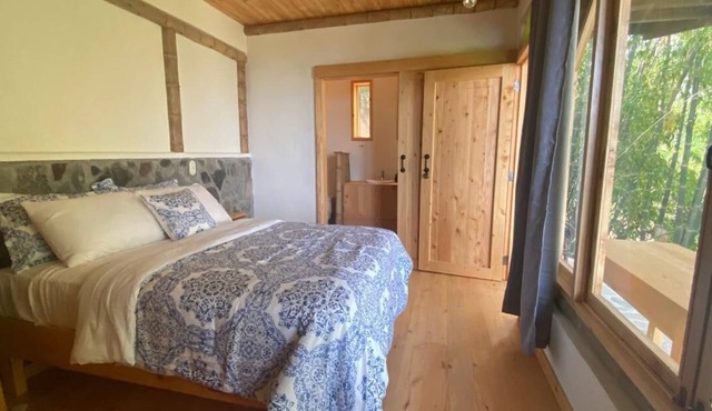 Fabulous 6-bedroom eco-guesthouse in Tzununa perfect for group getaways