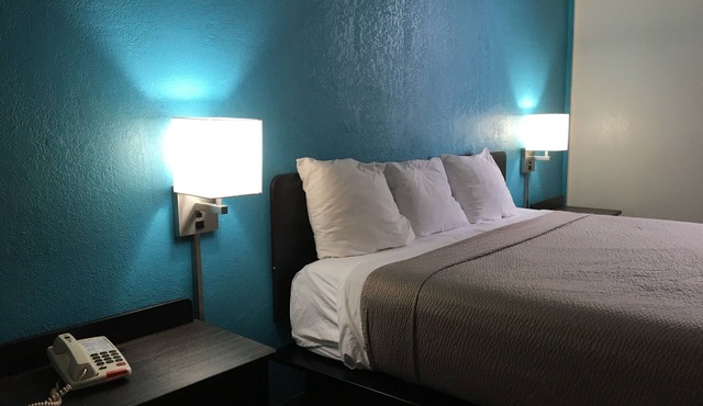 FairBridge Inn Express Melrose Park in Melrose Park