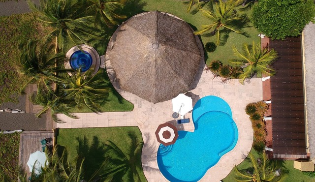 Fall into the sand from the bed - BIG beachhouse