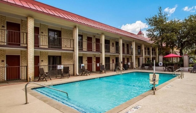 Family-Friendly Room: Comfort & Convenience in Suburbia