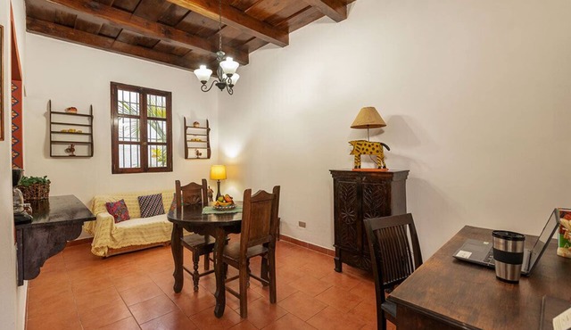 Family House + 3 Apartments very close to the park