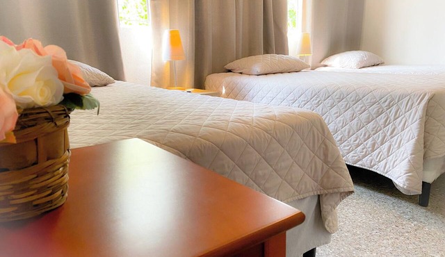 Family room with air conditioning. Near Guatemala airport, zone 12.