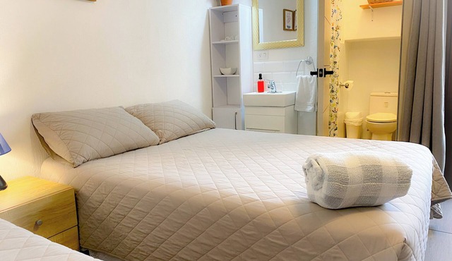 Family room with bathroom and air conditioning. Near Guatemala airport, zone 12.