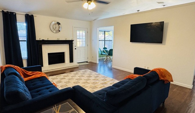 Fenced Yard Fire pit Fireplace Pet Friendly
