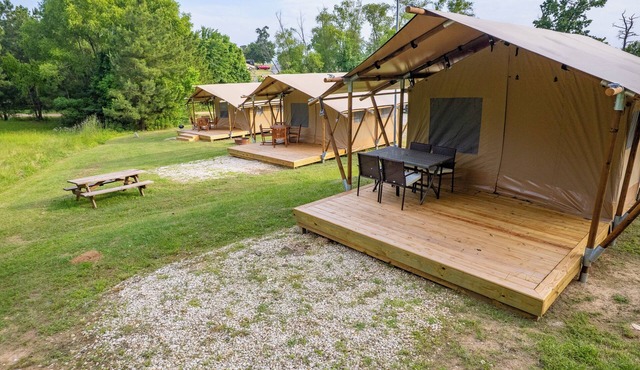 Find a Gentle, Cozy Retreat Beside Lake Livingston