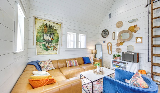 Fire Pit, Deck & Grill: Charming Rusk Cabin!