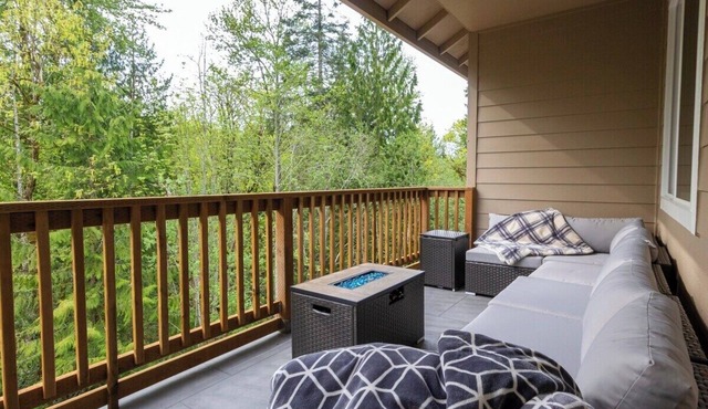 Forest-View 4BR w/3 Kings, Fire Pit & Ping Pong in Longview