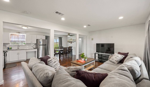 Fort Worth Near Keller | Monthly Stays | Desk & Pet Friendly | Large Fenced Back
