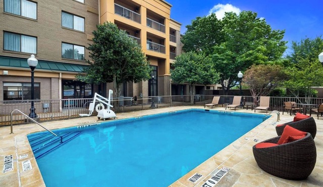 Four Family-friendly Units with FREE Parking, Outdoor Pool, Pets are Welcome!