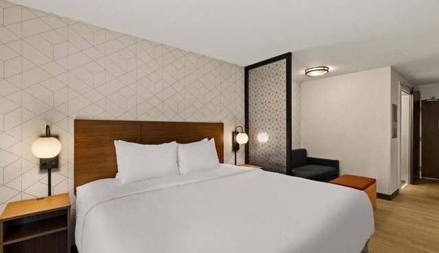 Four Modern Units | King Size Beds | Kitchenette | Near SpaceX
