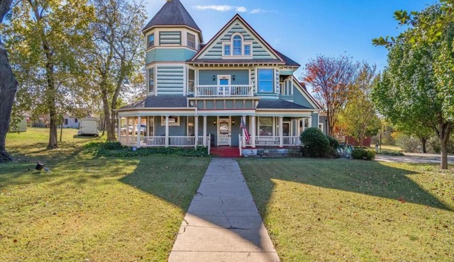 Four Winds Victorian Venue & Suites