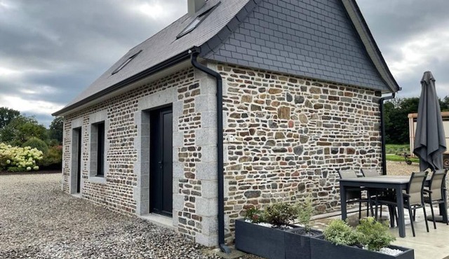 Cozy Cottage for 2 with Terrace and WIFI in Normandy in Saint-Quentin-les-Chardonnets