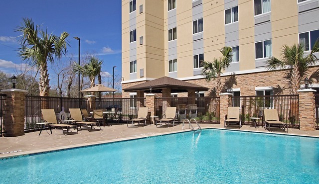 Free Breakfast + 24 Hour Fitness Center + Outdoor Pool | Close to Houston Medical Center