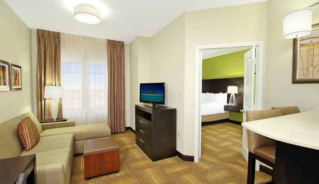 Free Breakfast. Outdoor Pool. Gym. King Suite. Near the University of Texas Permian Basin!