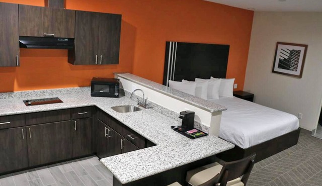 Free IAH Shuttle and Breakfast - Stay Comfortably with In-Room Kitchenette