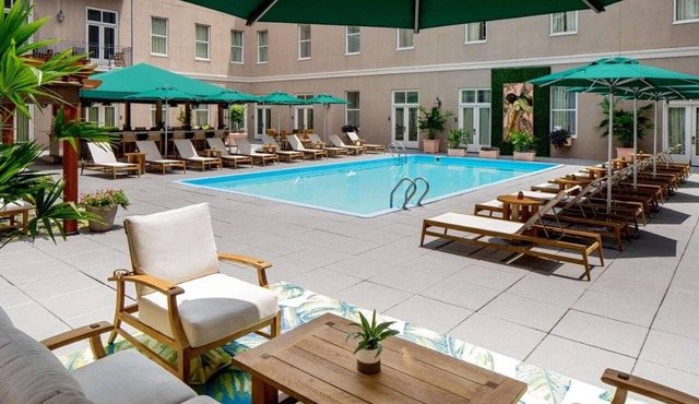 French Quarter Escape | Pet-friendly. Pool. Dining
