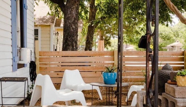 Frida House . Free Bikes . Walkability