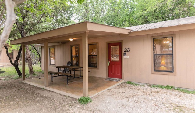 Frio Country Resort - Within walking distance to the Frio River!
