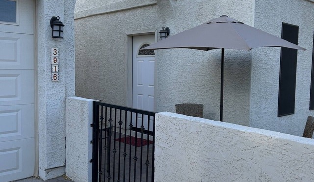 Front Studio - Guest quarters