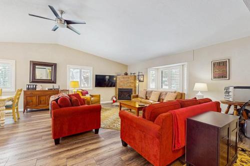 Fully updated home near the lake with full kitchen & free WiFi in Carnelian Bay