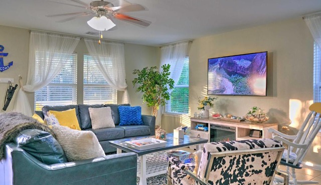 ‘Galloping Seahorse’ Seabrook Home ~ 4 Mi to NASA!
