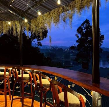 Garden Gathering Room