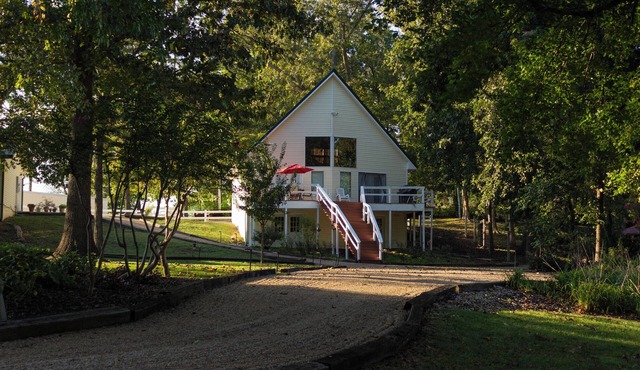 "Gardenside Chalet" Walk-in Norfork River Access in Norfork, AR