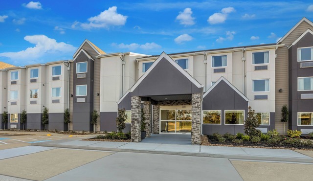 Get Ready for Blissful Getaway! 3 Units, FREE Onsite Parking, Pets Allowed!