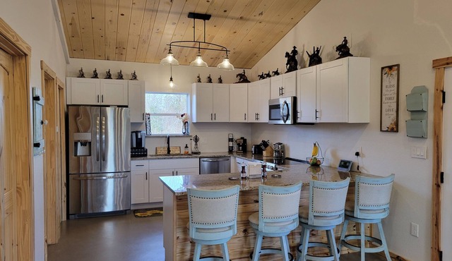Getaway in a Peaceful Quiet Barndominium