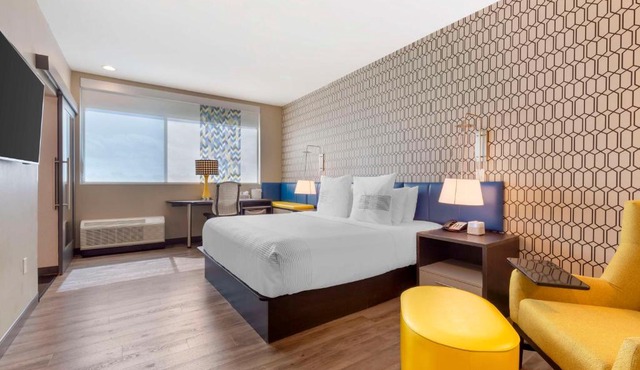 GLō Best Western Dallas South DeSoto