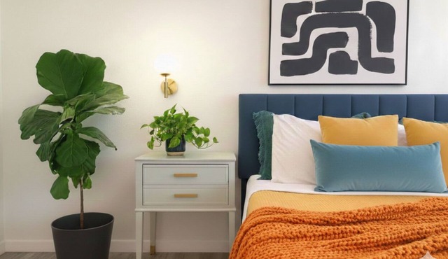 Golden Girls Theme Home❤️ 80's Retro Vibe | Near E 6th St & UT Moody, COTA