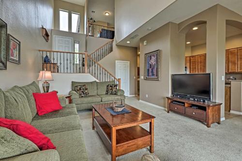 Golf Course View & Pool Access: Gold Canyon Gem