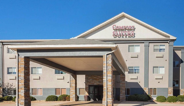 GOOD AFFORDABLE ROOM AVAILABLE WITH ALL AMENITIES DOUBLE QUEEN SUITE KING SUITE