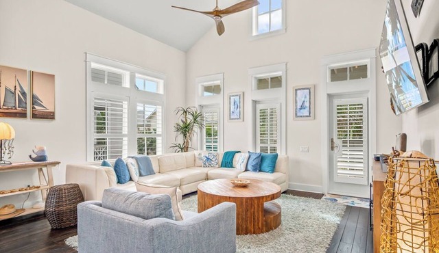 Gorgeous Lakefront Home@Cinnamon Shore w/Access to Countless Amenities!