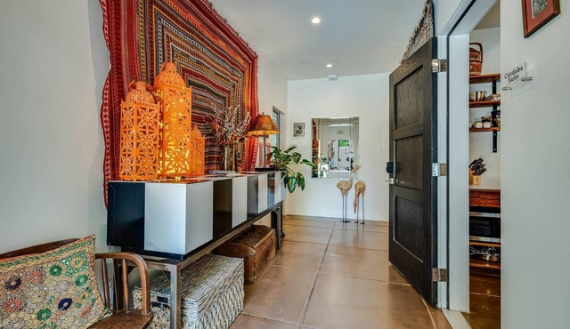 Granada Suite - one block from Georgia O'Keefe Museum