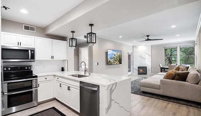 Grayhawk Spacious 2 Bedroom Condo/Community Pool/Fire Pit/Jacuzzi/Fitness