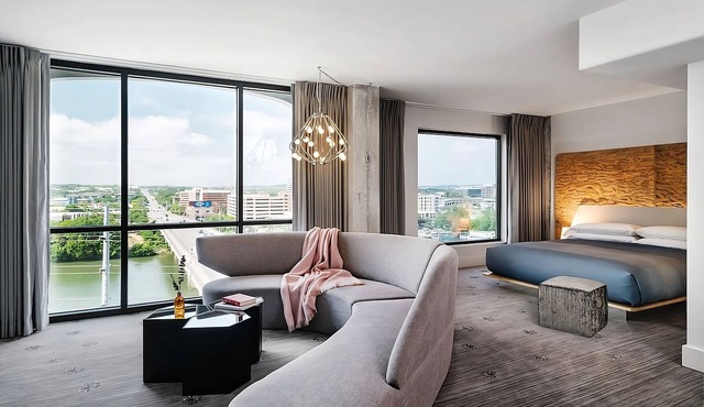 Great Location Near Republic Square! Pet-friendly Property, Outdoor Pool