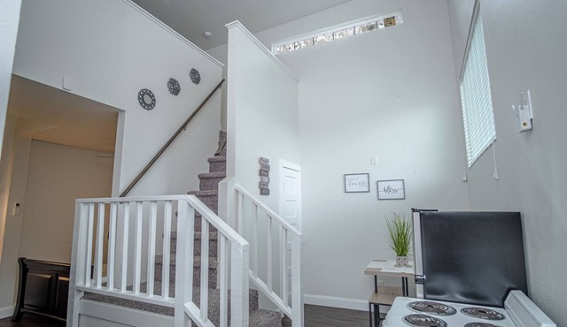 Guest House with Loft near Downtown