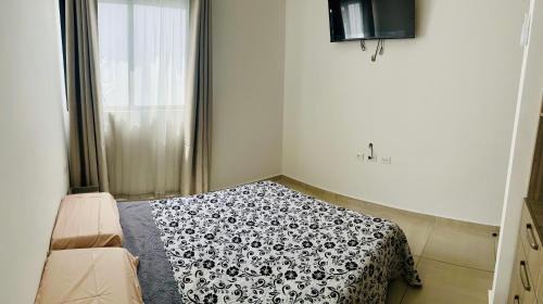 Habitación con cama matrimonial