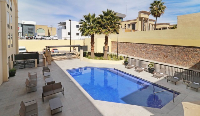 Hampton by Hilton Chihuahua