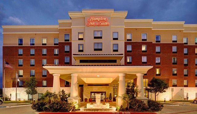 Hampton Inn and Suites Dallas/Lewisville-Vista Ridge Mall
