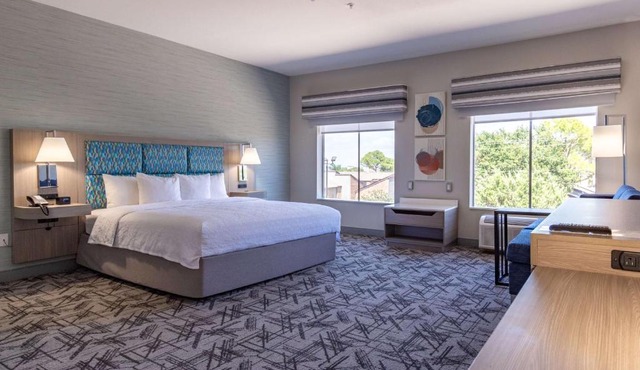 Hampton Inn & Suites Denton