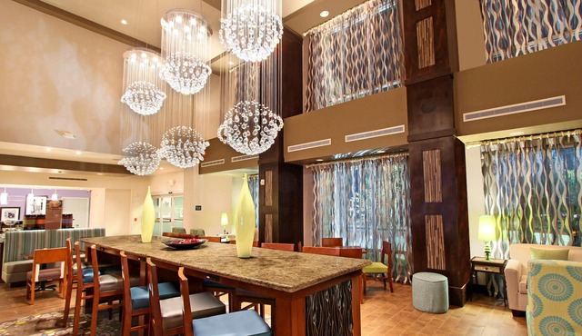 Hampton Inn & Suites Winnie