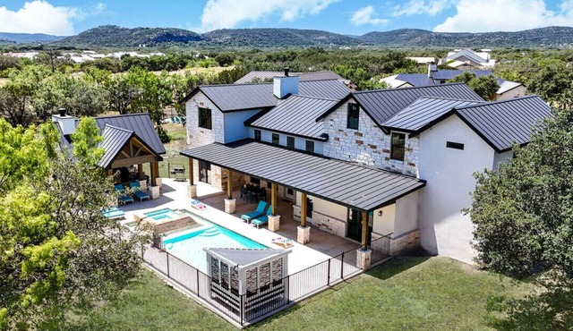 Heated pool~Hot Tub~Golf Cart~Arcade~Two Kitchens~Sleeps 28