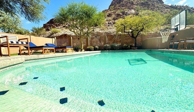 Heated Saltwater Pool, Mtn View, King Beds, Games, Near Golf & Hiking, Sleeps 10