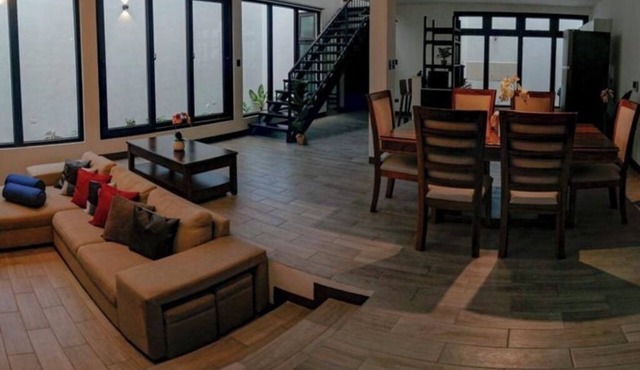 Hermosa casa, con Parqueo propio, Ideal para pasar momentos en familia o pareja.