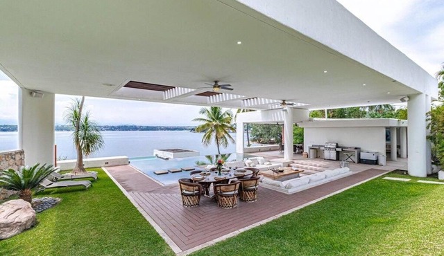 Hermosa casa junto al lago con infinity pool & jacuzzi