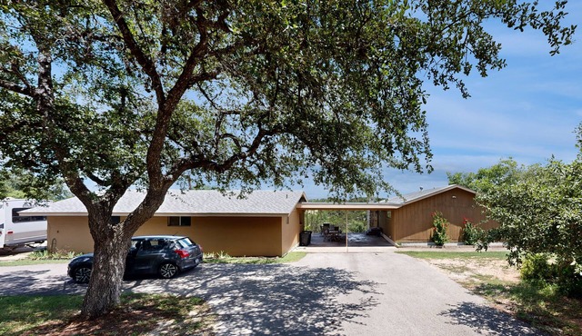 Hill country wonder on 6+ acres with nearby lake access