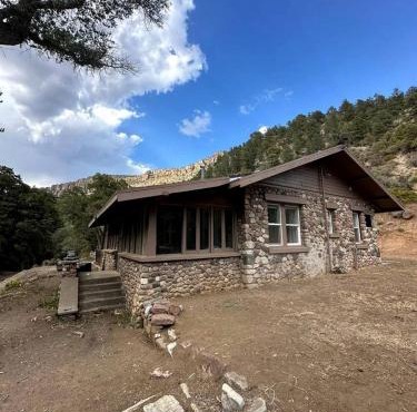 Historic Canyon Cabin with Firepit & Scenic Retreat in Globe, Arizona