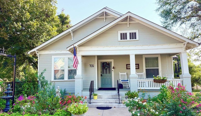 Historic, Downtown, Private Entrance, and Bath